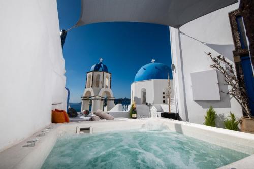 Santo Blue Horizon Blue domes view — 4-Star Luxury Hotel in Oia, Greece