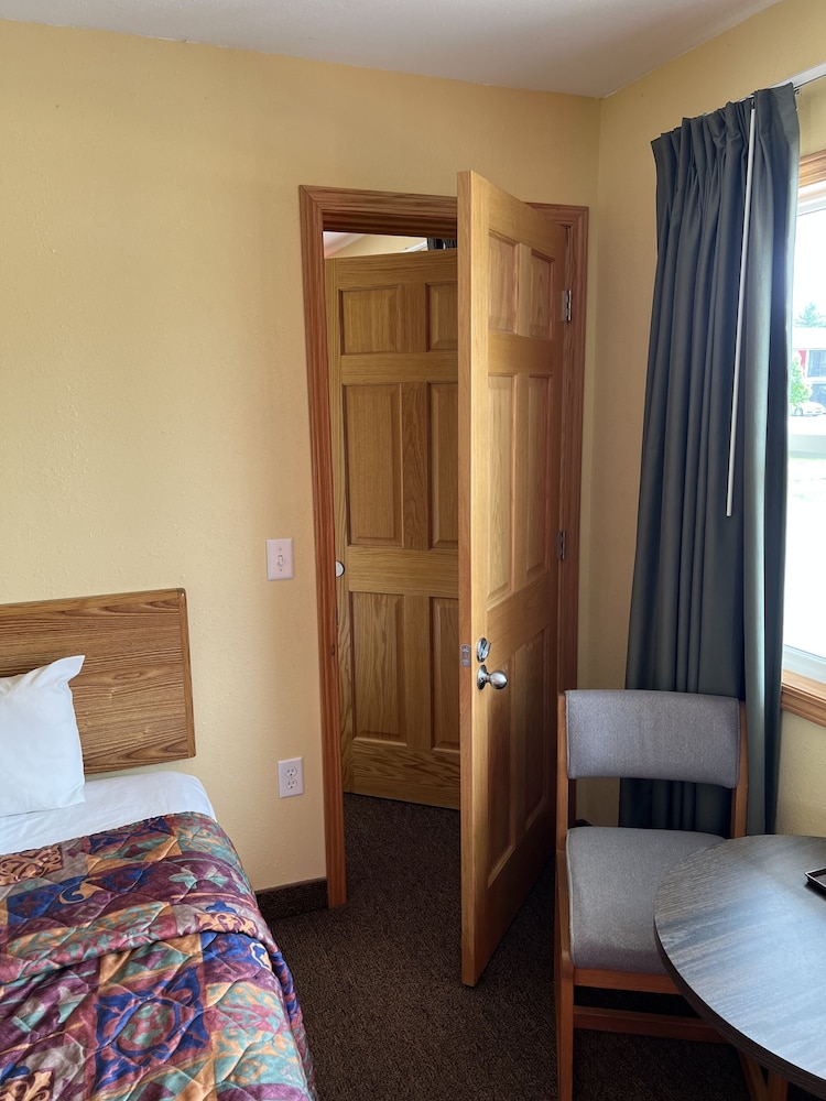 All Star Inn & Suites - photo 58