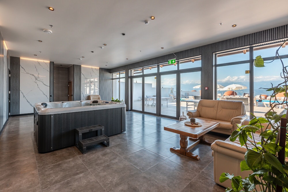 Indoor spa tub