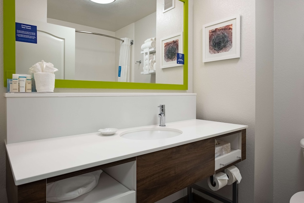 Hampton Inn Richfield - photo 11