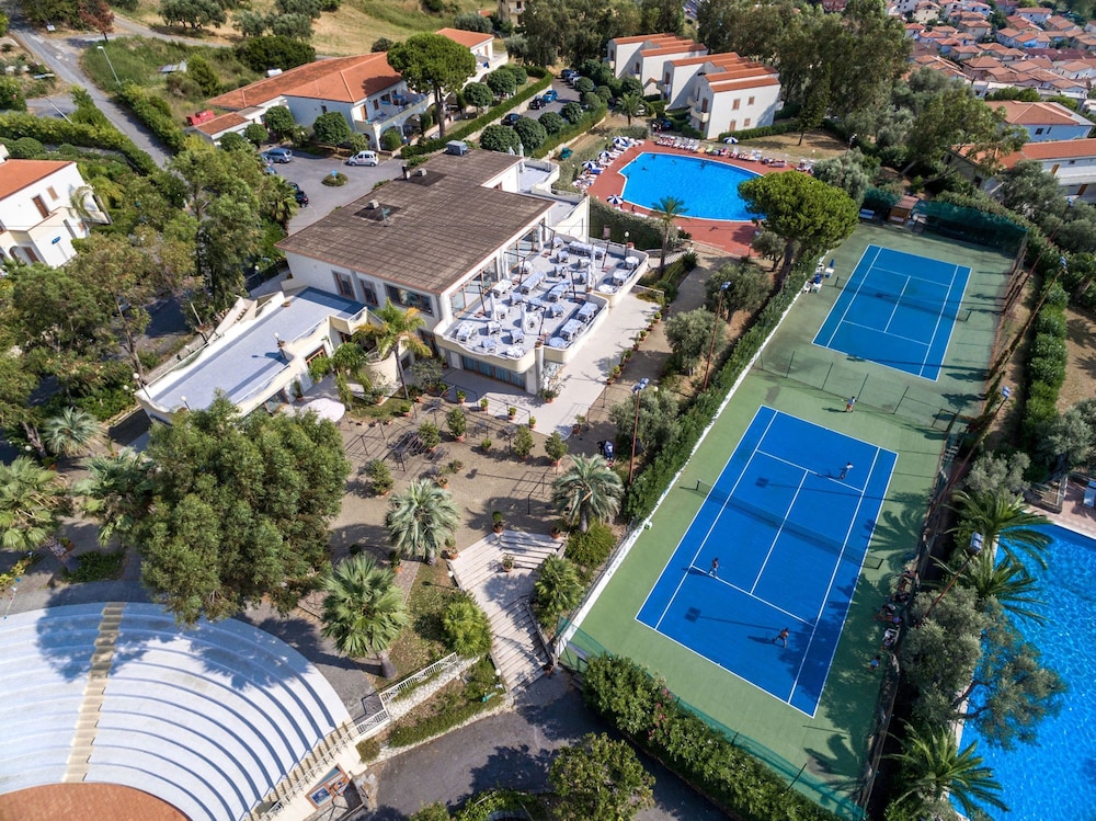 Club Residence La Castellana — 4-Star Luxury Hotel in Belvedere Marittimo, Italy