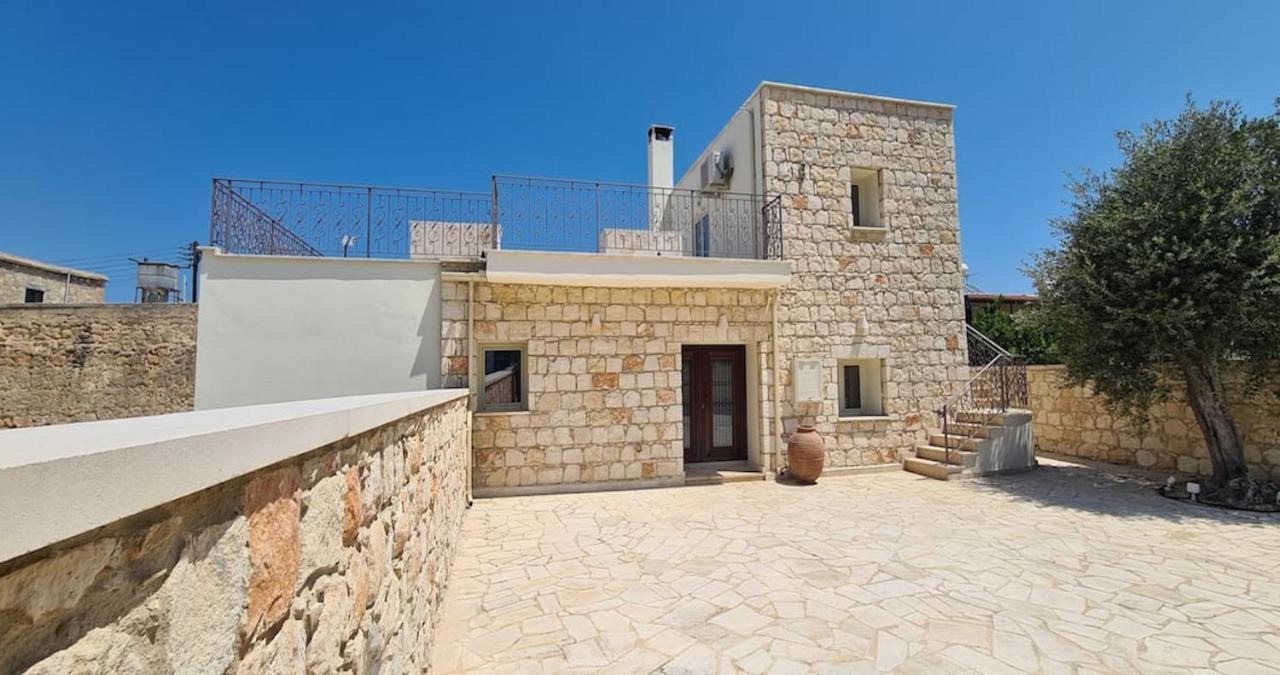 Neo Chorio Town House