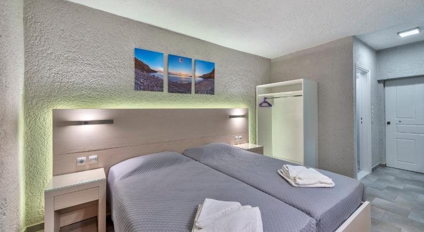 Halaris Rooms - carbon neutral hotel in Ermoupolis