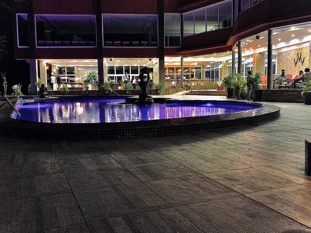 Iris Hotel - carbon neutral hotel in Dakar