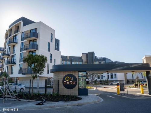 Luxury One Bed & Bath On Park