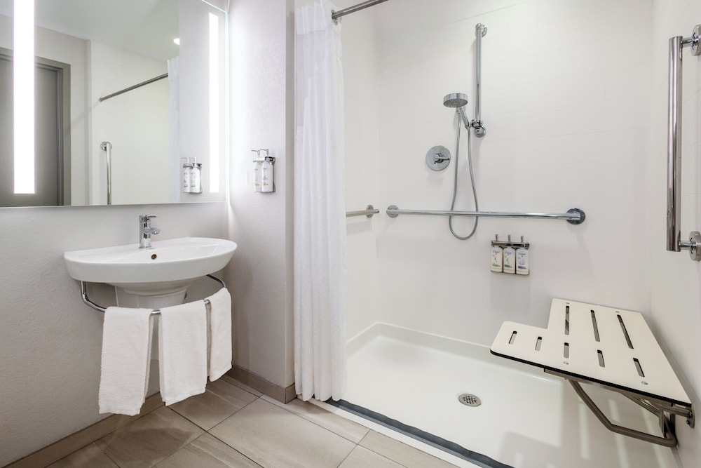 Holiday Inn Express & Suites Flowood by IHG - photo 18