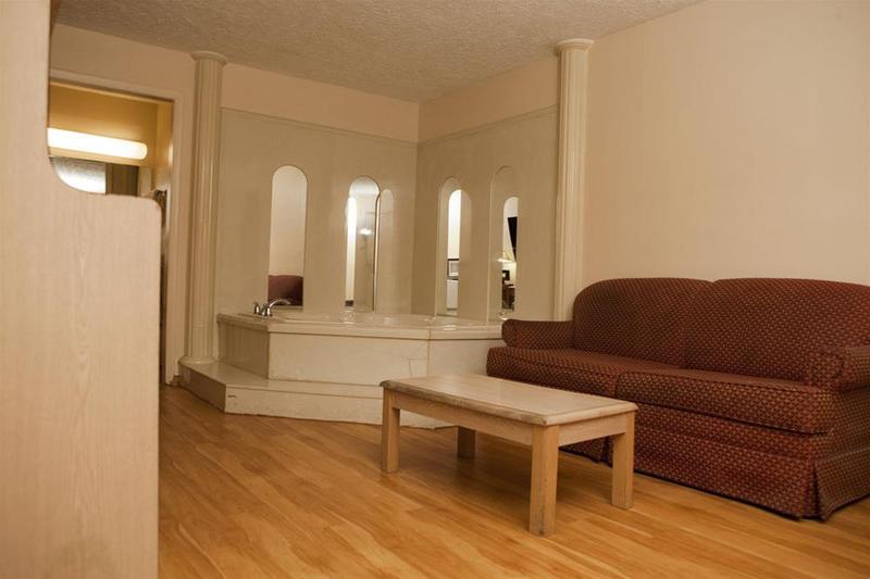 Red Roof Inn & Suites Jackson TN - photo 15