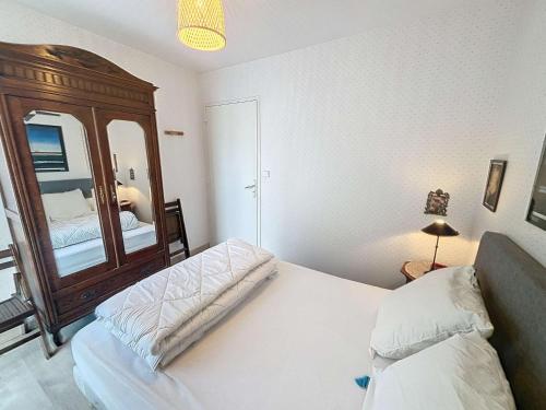 Appartement Granville 4 pièces 6 personnes FR 1 361 366 — 4-Star Luxury Hotel in Granville, France