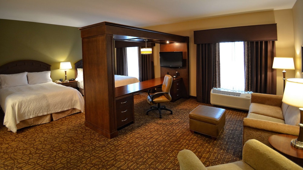 Hampton Inn Geneseo - photo 12