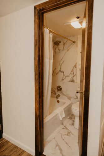 The Brooks Hotel - photo 33