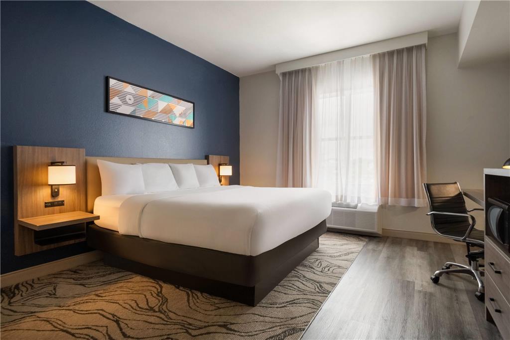 La Quinta Inn & Suites by Wyndham Montgomery - photo 15