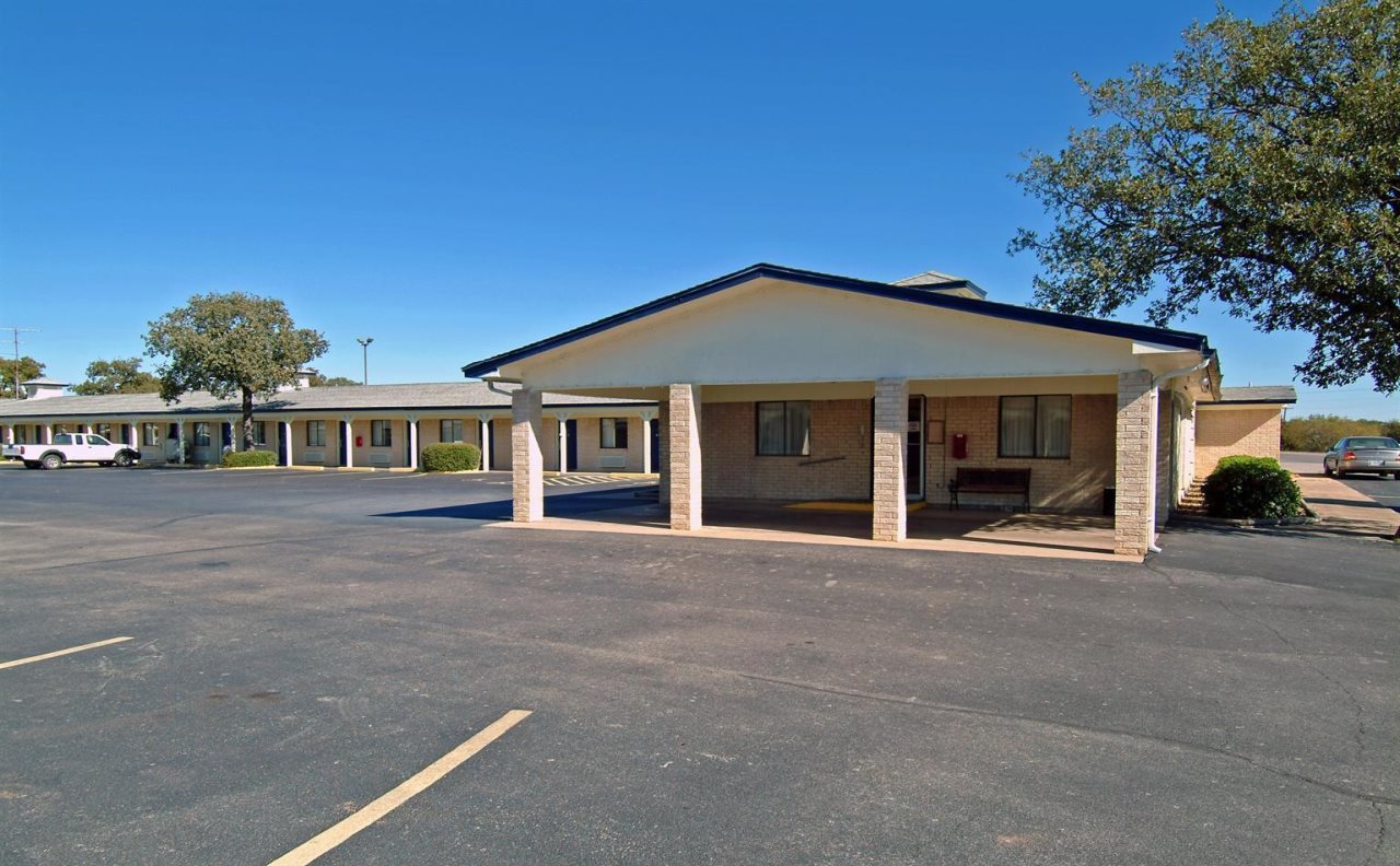Americas Best Value Inn - carbon neutral hotel in Cisco