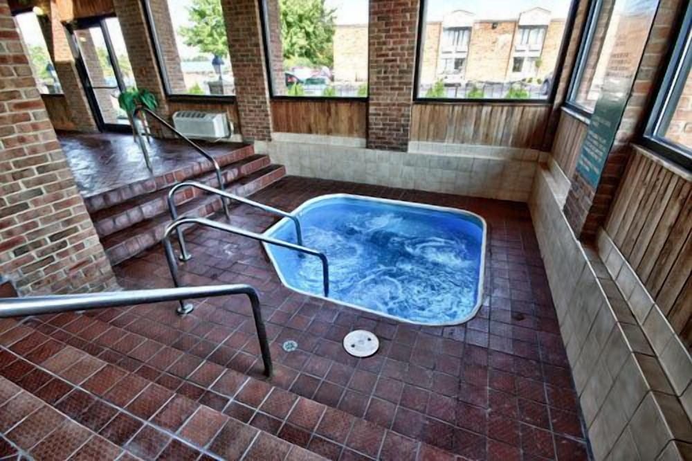 Christopher Inn and Suites - photo 44
