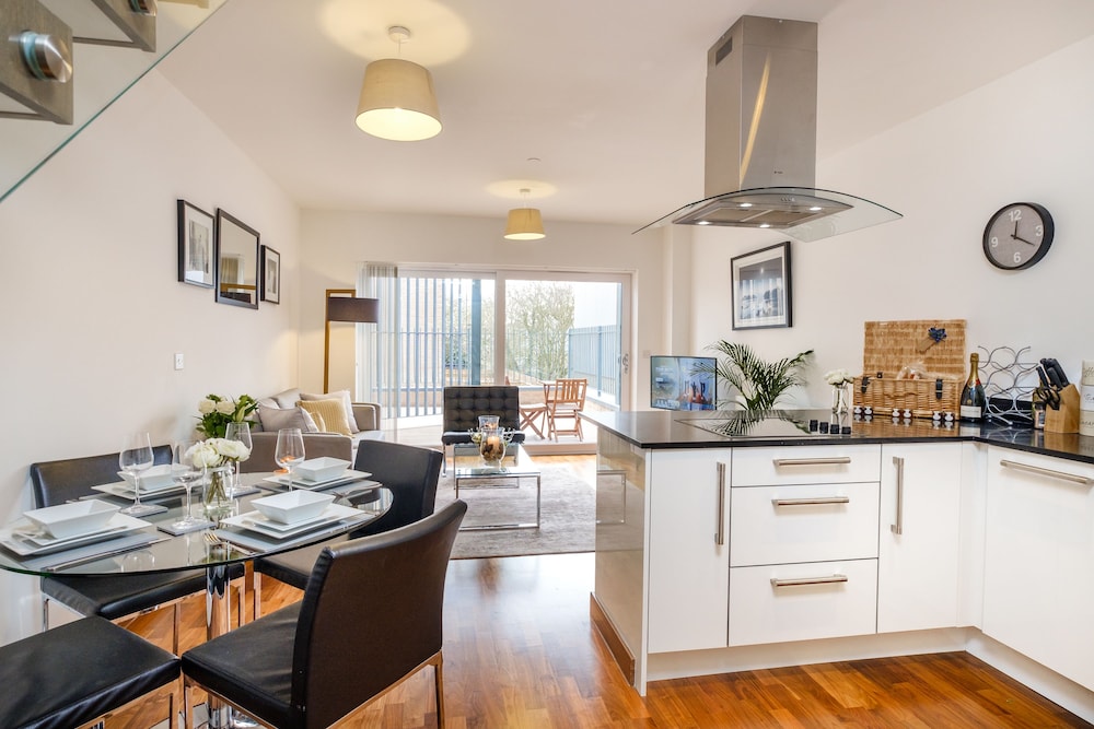 Flamsteed Duplex Apartment — 4-Star Luxury Hotel in Cambridge, United Kingdom