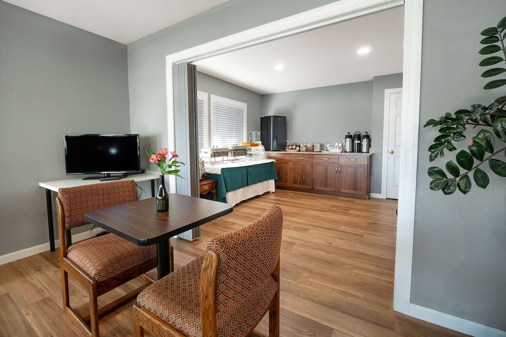 Pullman Garden Inn - photo 10