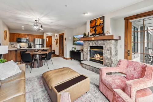 Central Breck Stay Shared Hot Tub plus Ski Access in Breckenridge, United States