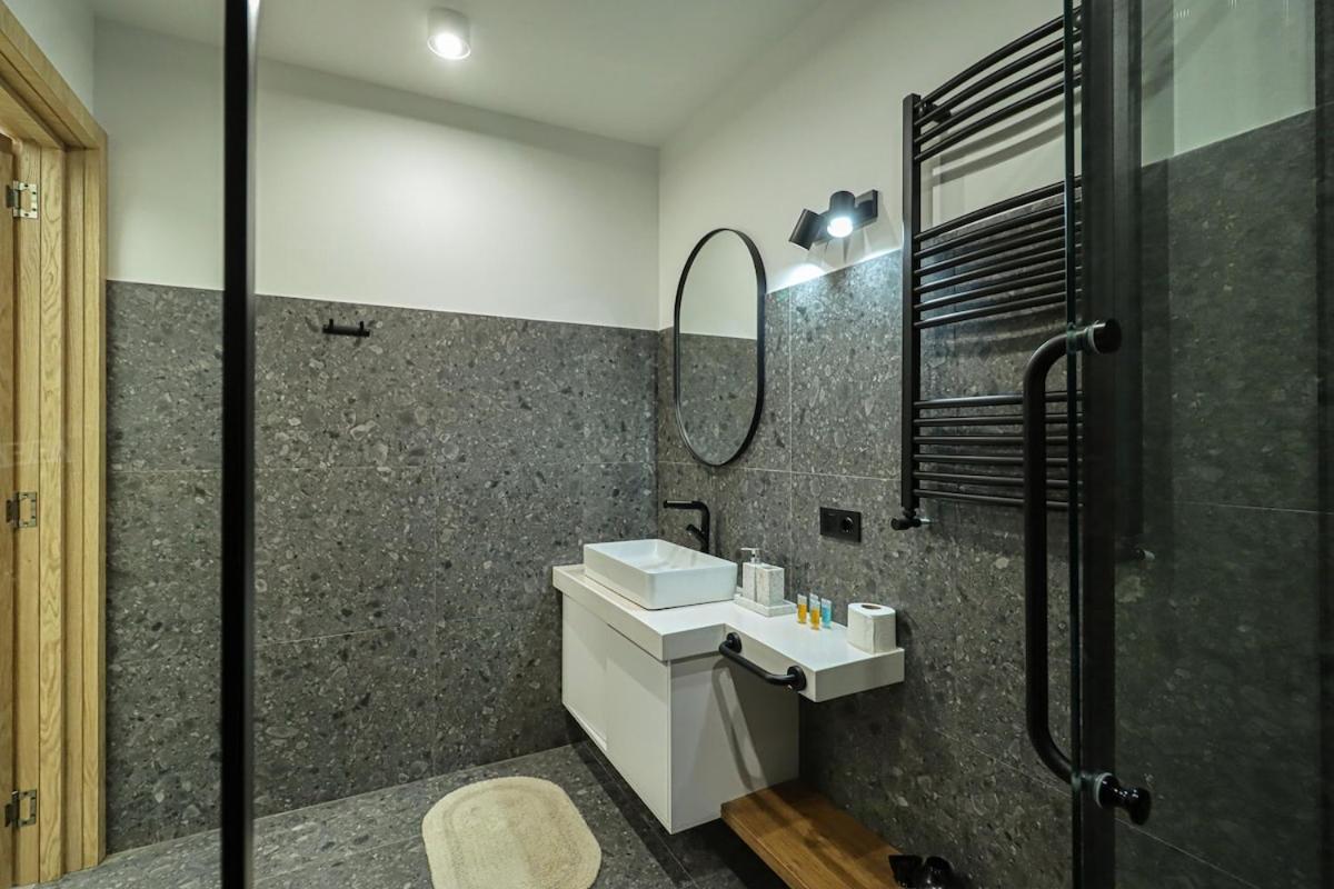 Elegant 2BR in Old Tbilisi By Wehost