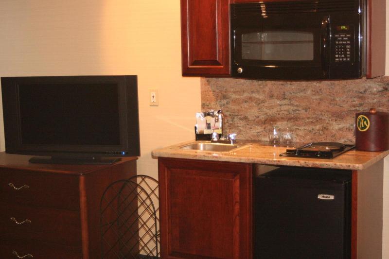 Maron Hotel & Suites - photo 13