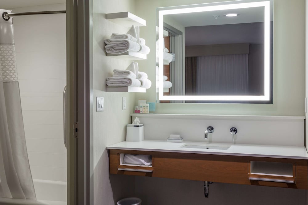 Hampton Inn & Suites Knoxville Papermill Drive - photo 23