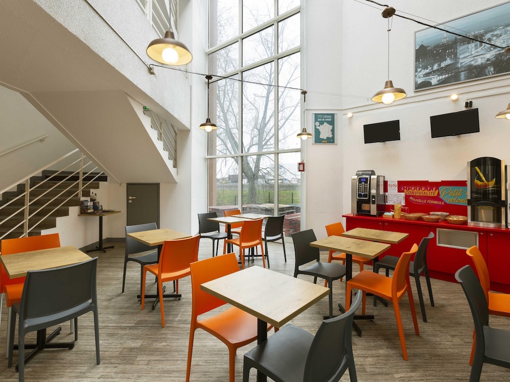 Hotelf1 Nemours — Nemours