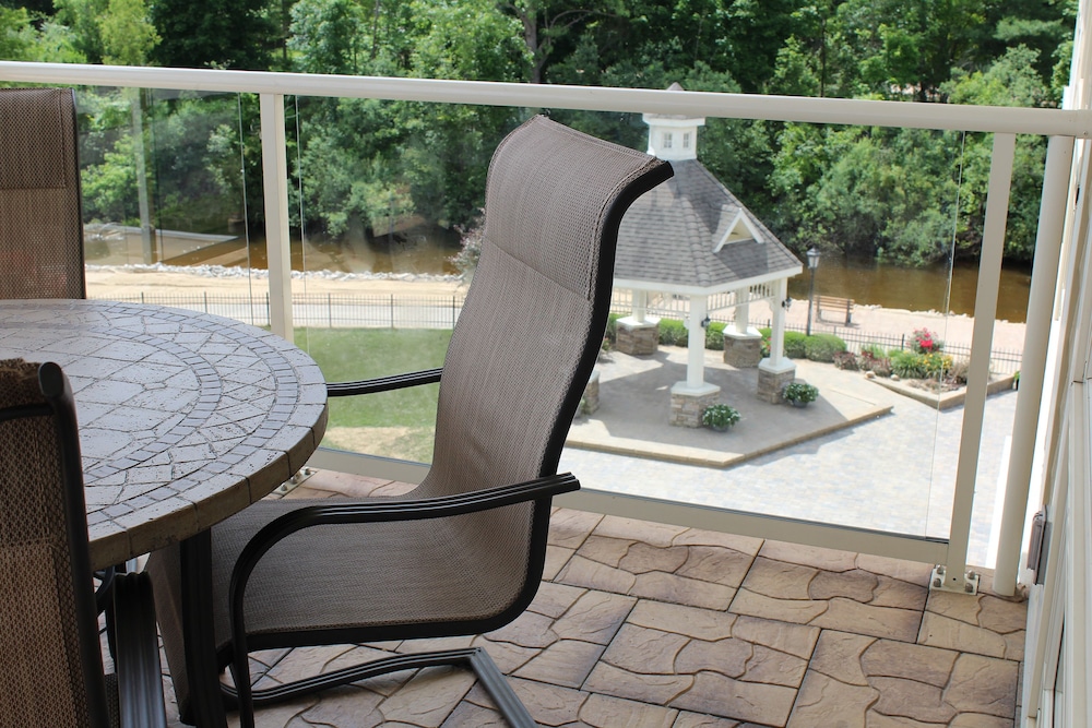 Riverwalk Place Resort & Spa - photo 77