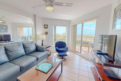 301 Surf Beach Resort - last minute hotel in Saint Pete Beach