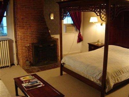 Maplehurst Inn - photo 7