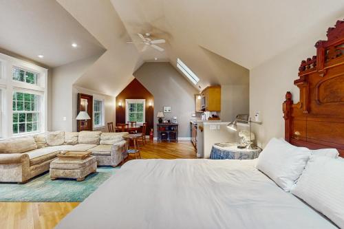 Serene Redwood Retreat - photo 19