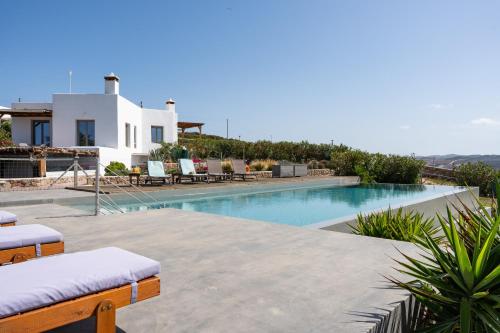 Luna Rossa Milos Moon Kiss — 4-Star Luxury Hotel in Provatas, Greece