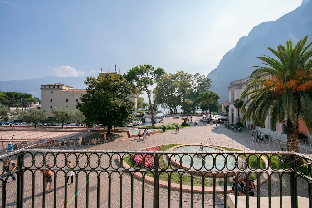 Residenza Rocca del Lago Happy Rentals — 4-Star Luxury Hotel in Riva Del Garda, Italy