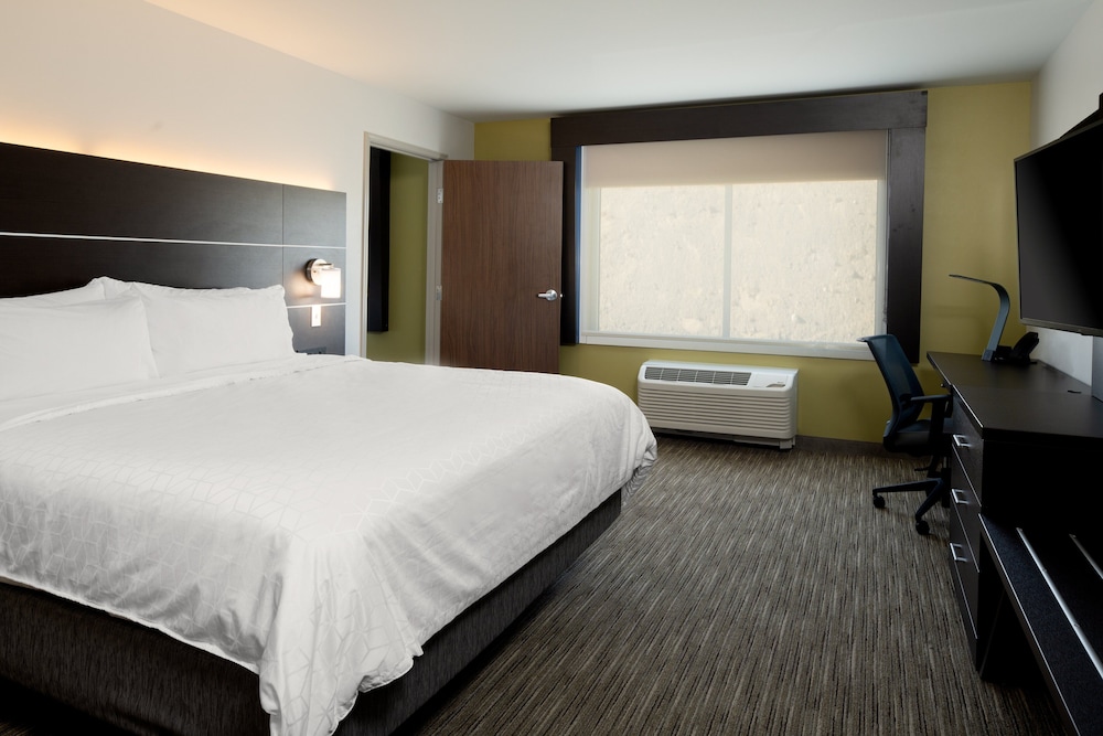 Holiday Inn Express & Suites Bullhead City by IHG - photo 12