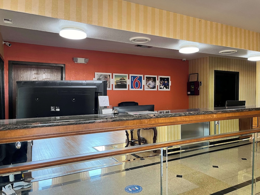 Studio 6 Suites Brenham TX - photo 3