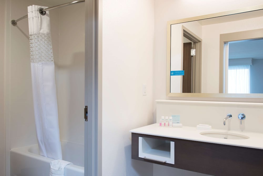 Hampton Inn & Suites Grand Rapids Downtown - photo 39