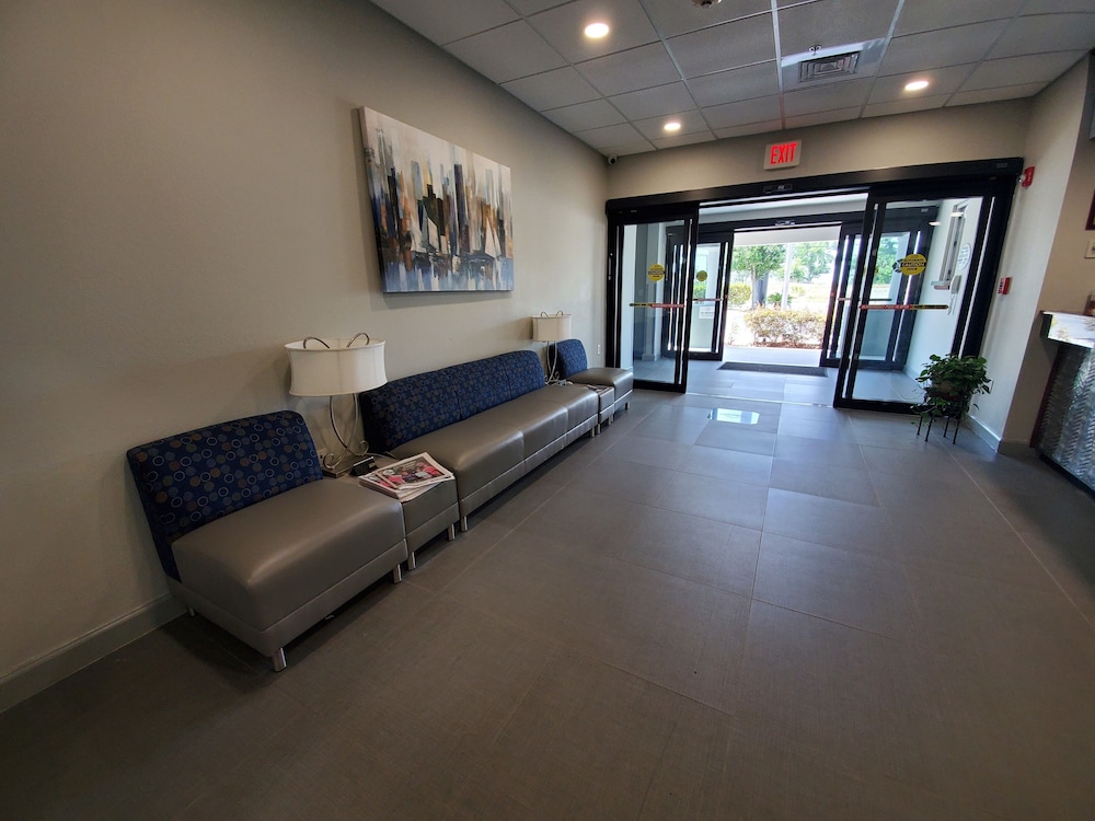 Suburban Studios near Panama City Beach - photo 2