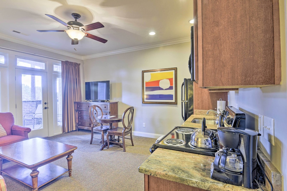 Resort style Condo on Golf Course w Private Pool - photo 5