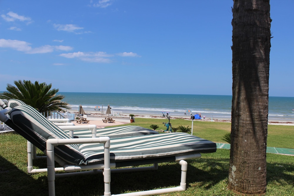 Shoreline Suites & Cabana Cottages - photo 125