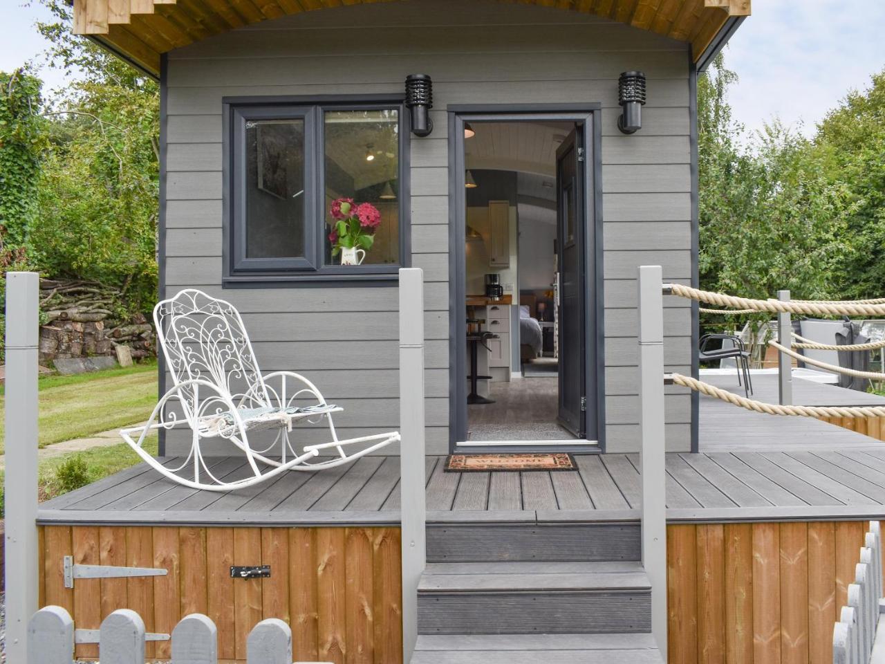 Ponsford Ponds Jacks Shepherd Hut Bcponhut — Cullompton