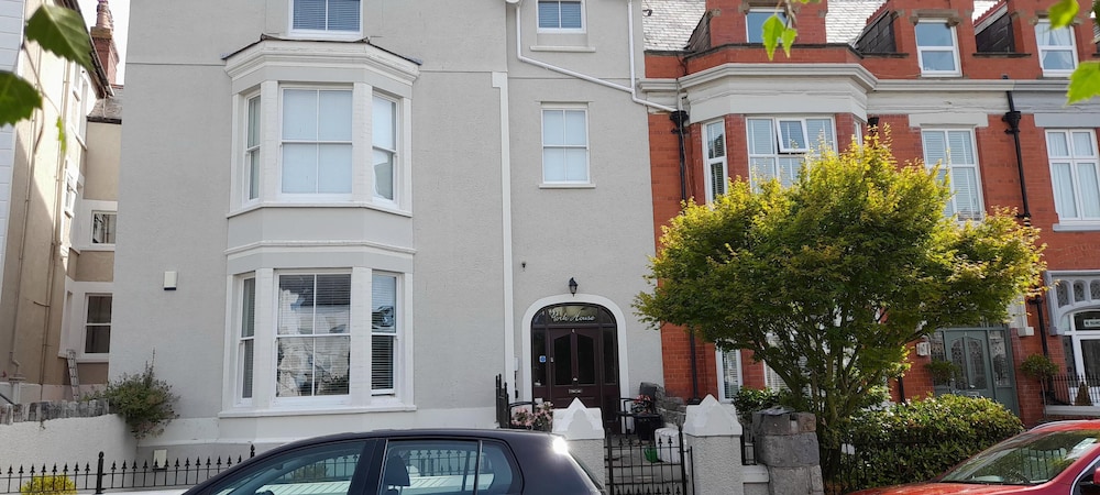 Llandudno Town Modern 2nd Floor Apartment — 4-Star Luxury Hotel in Llandudno, United Kingdom