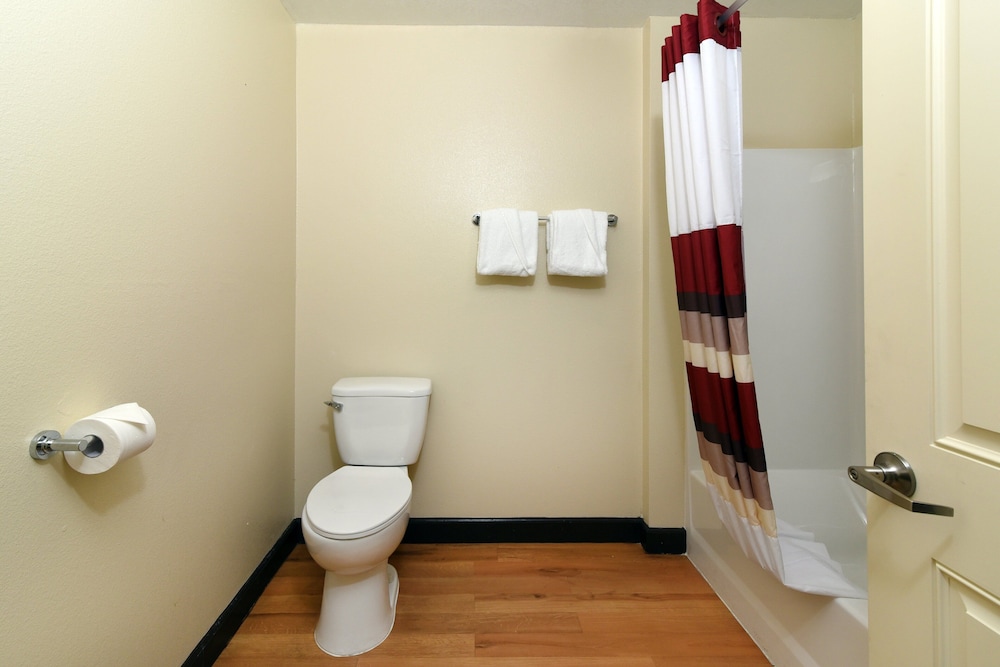 Red Roof Inn Bakersfield - photo 15
