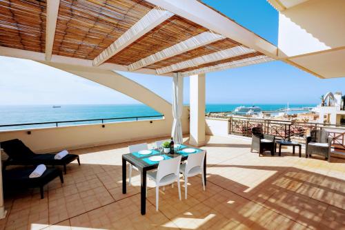 HomyHome — 4-Star Luxury Hotel in Civitavecchia, Italy