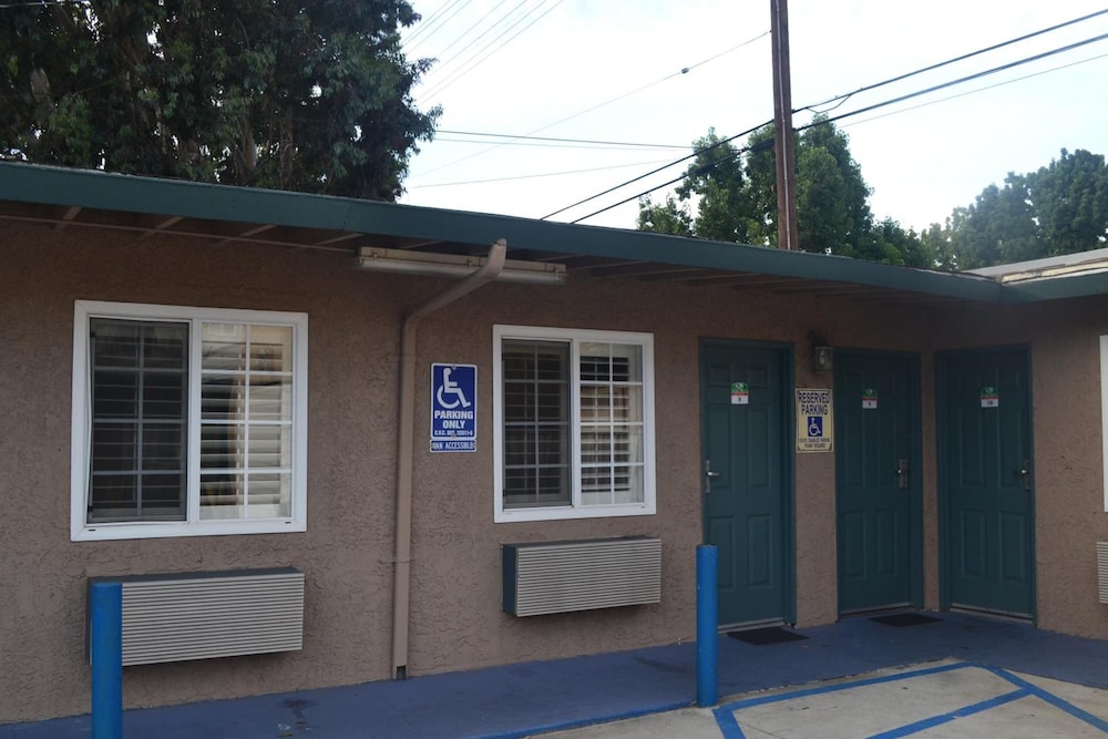 Searle Motel - photo 17