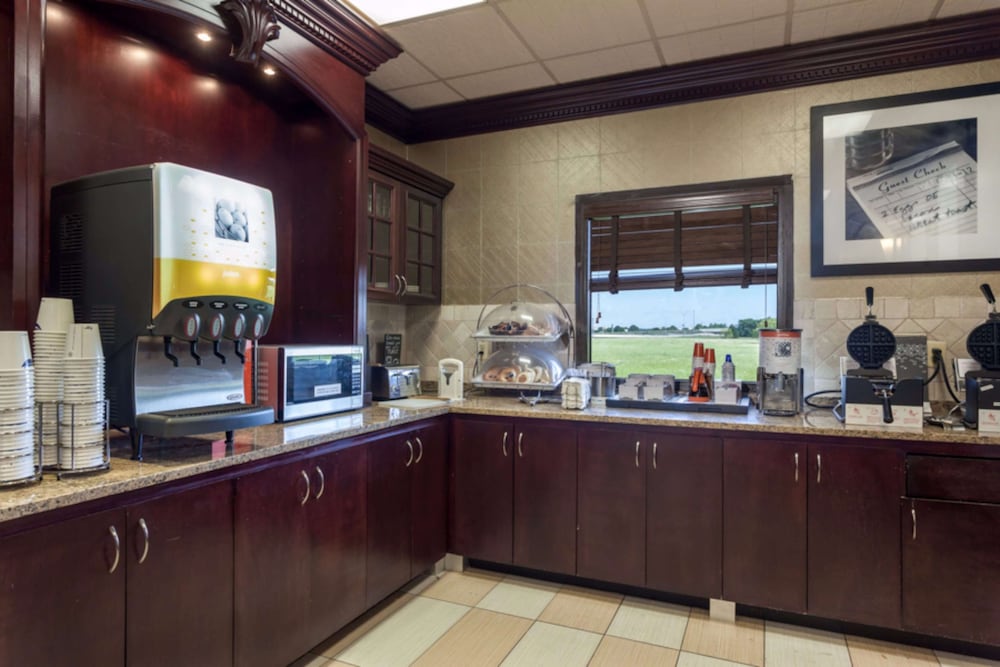 Hampton Inn & Suites Dallas DFW Airport North Grapevine - photo 35