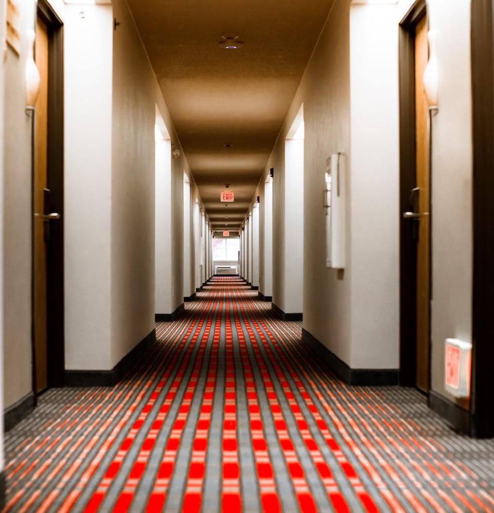 Ten Pin Inn & Suites - photo 41