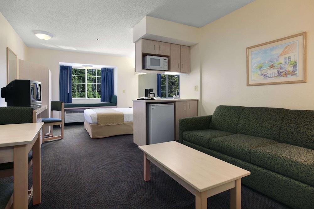 Microtel Inn & Suites by Wyndham Palm Coast I 95 - photo 18