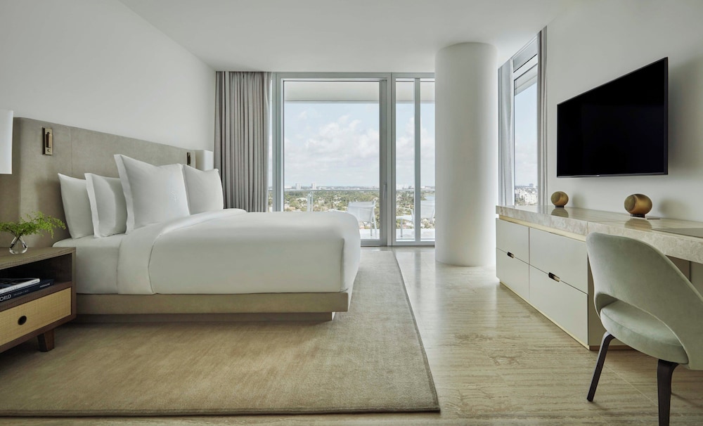 Four Seasons Hotel at The Surf Club - photo 90