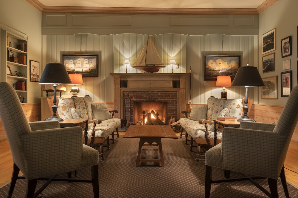 Spruce Point Inn - photo 2