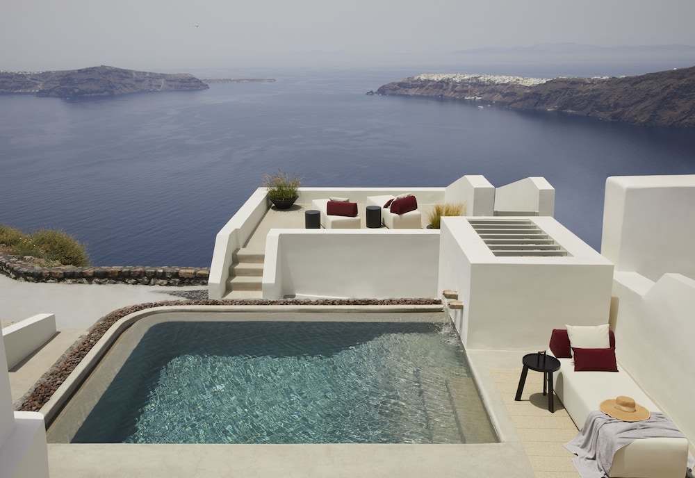 Atoles Retreat in Fira, Greece