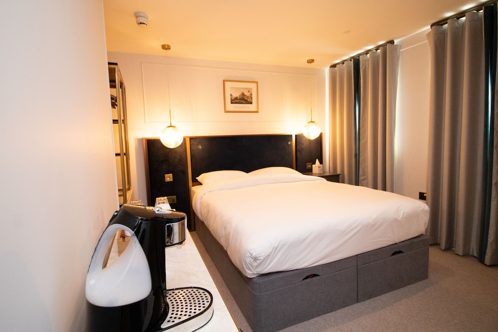 Three Falcons Hotel - last minute hotel in London