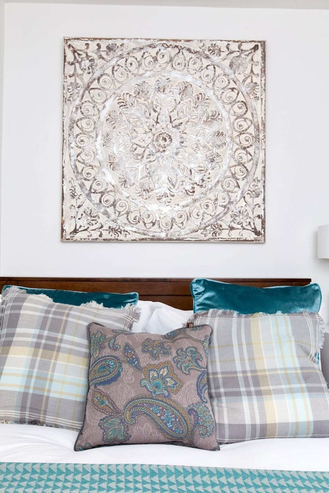 Gorgeous Home in Vibrant Leith Edinburgh — 4-Star Luxury Hotel in Edinburgh, United Kingdom