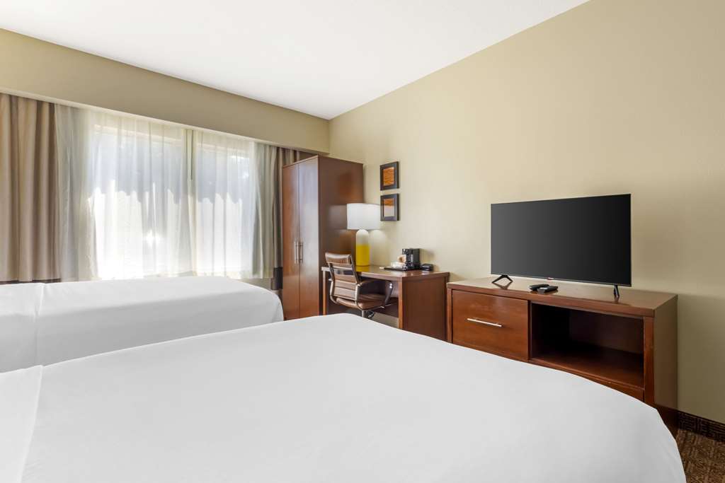 Comfort Suites Near Vancouver Mall - photo 28